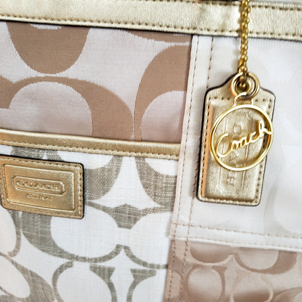 Like new coach purse.